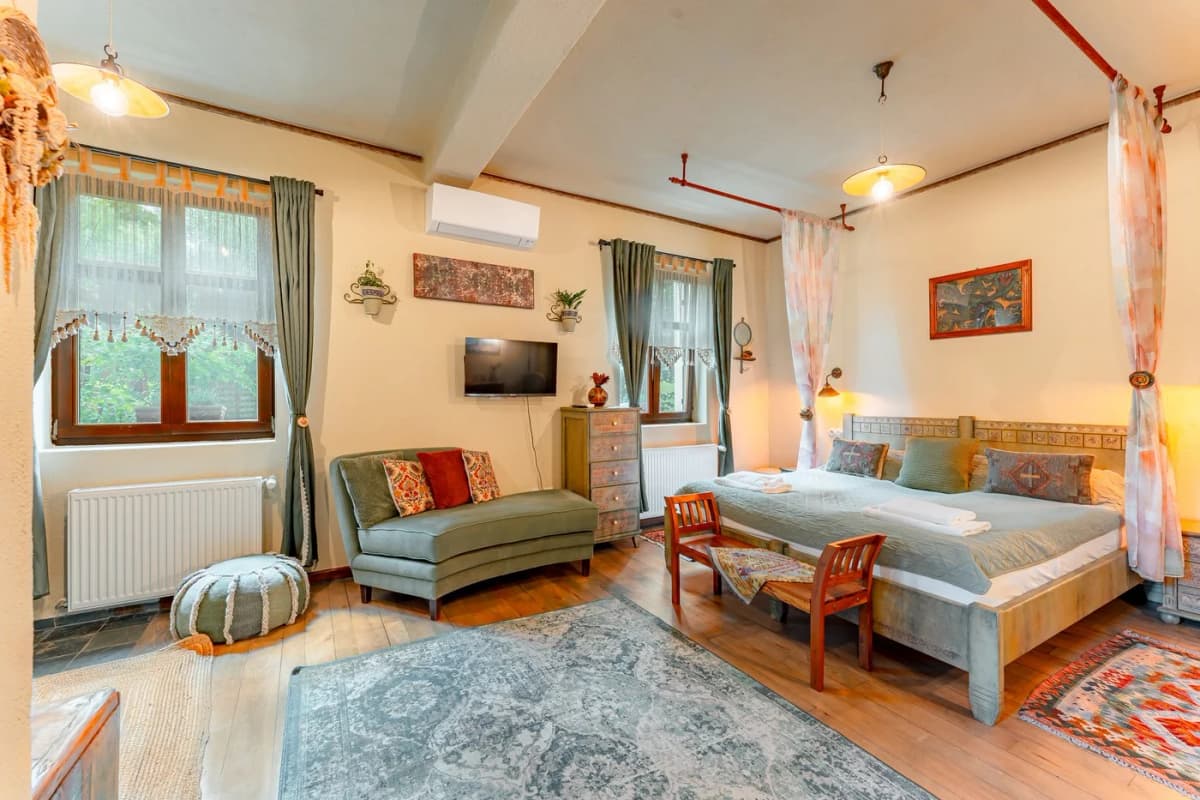 Camera Deluxe cu cadă